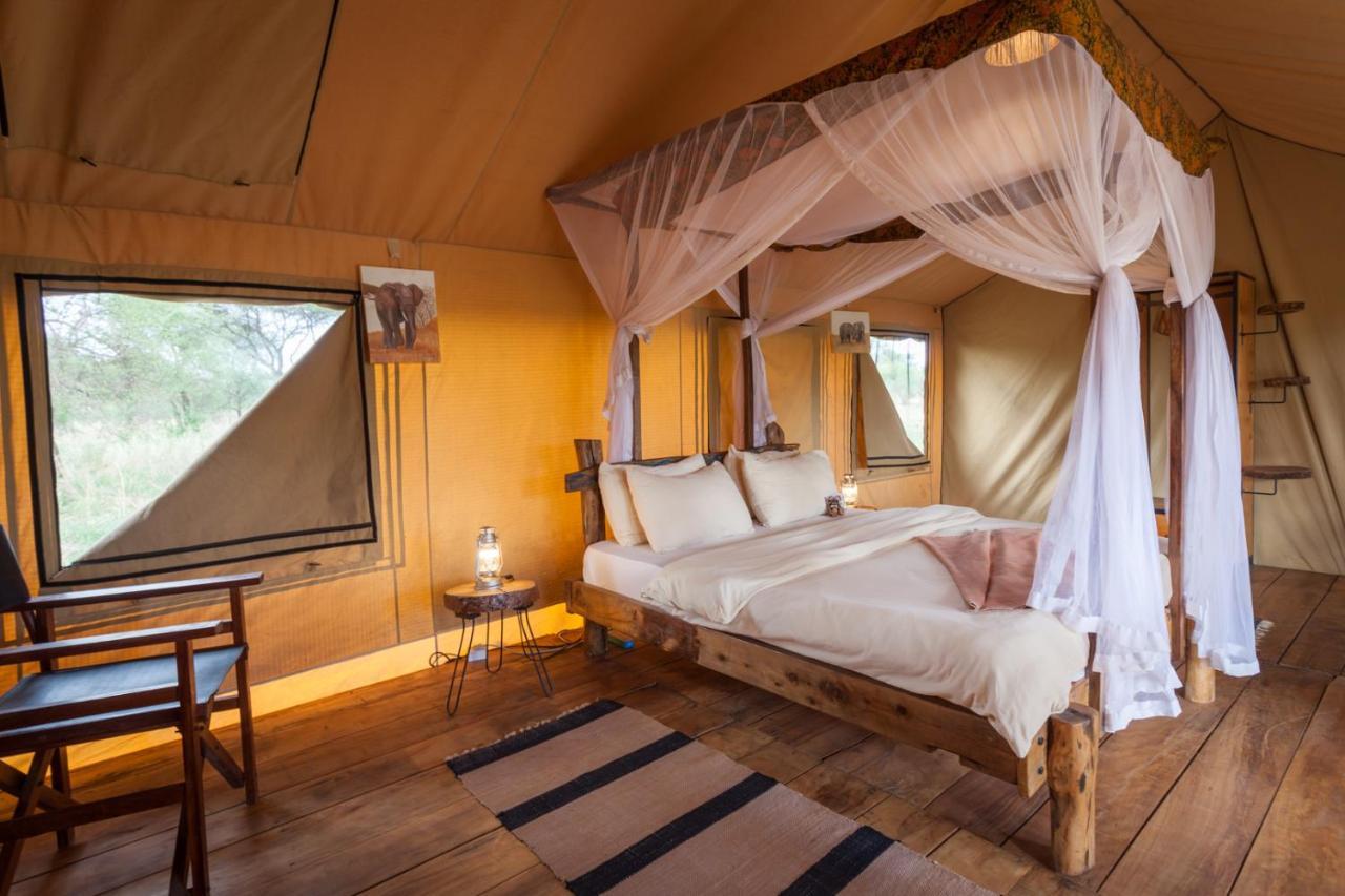 Baobab Tented Camp Kwa Kuchinia エクステリア 写真
