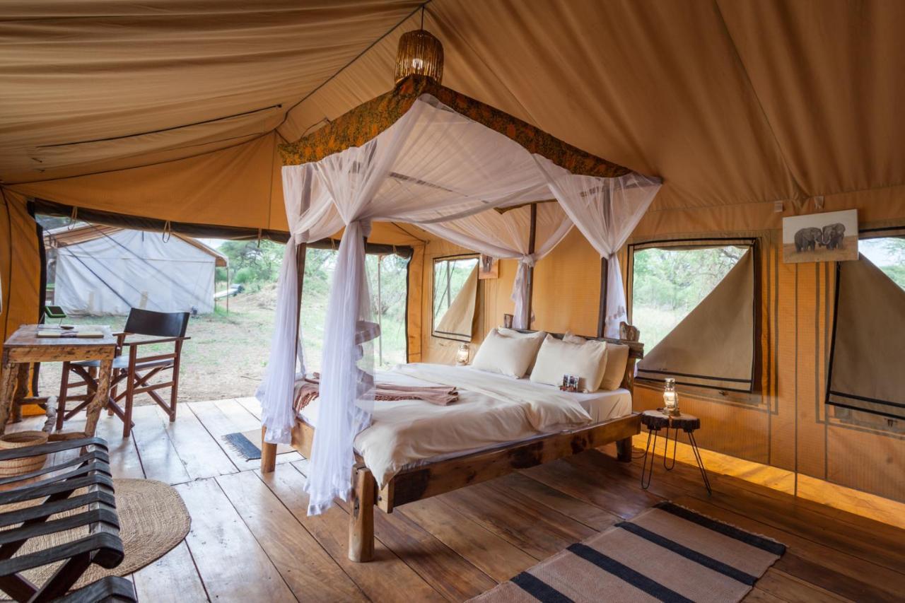 Baobab Tented Camp Kwa Kuchinia エクステリア 写真